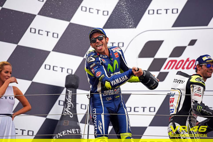 rossi anggap duelnya dengan marquez menyenangkan