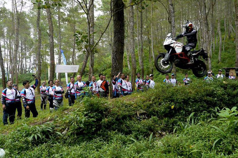 Indonesia Moto Adventure Safari 2016