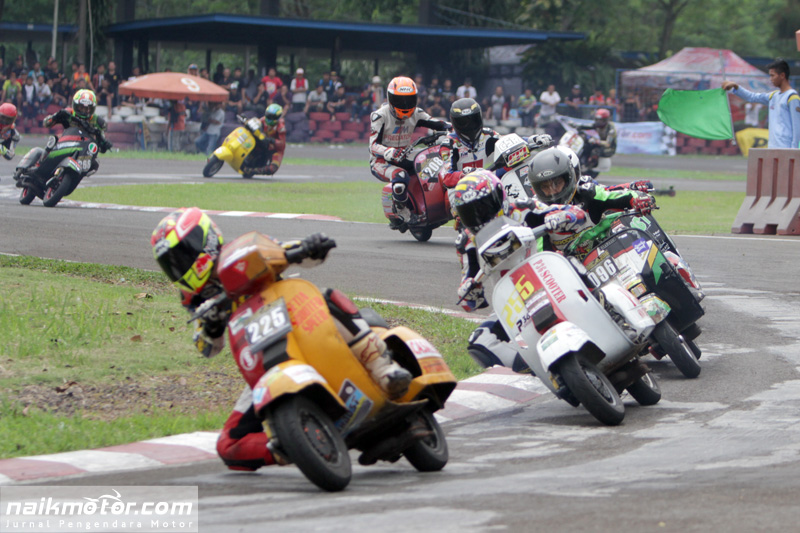 300 Starter Berjibaku di Seri II Indonesia Scooter Championship 2016