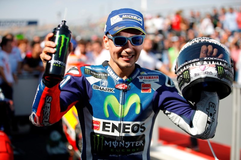 Lorenzo Akan Geber Mobil F1 Mercedez