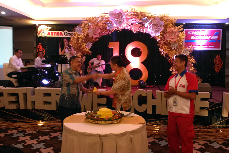 18 Tahun Shop&Drive Dirayakan Bersama Franchisee dan Mekanik