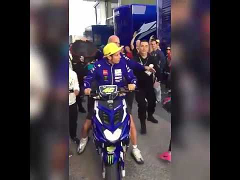 Ana akan Tuntut Rossi dengan Tuduhan Menendang dan Menyikutnya