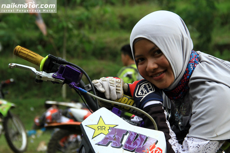 Dara Cantik Ini Menjadi Pemilik Pertama Sherco Six Days di Indonesia