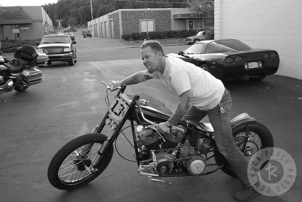James Hetfield pensiun naik motor