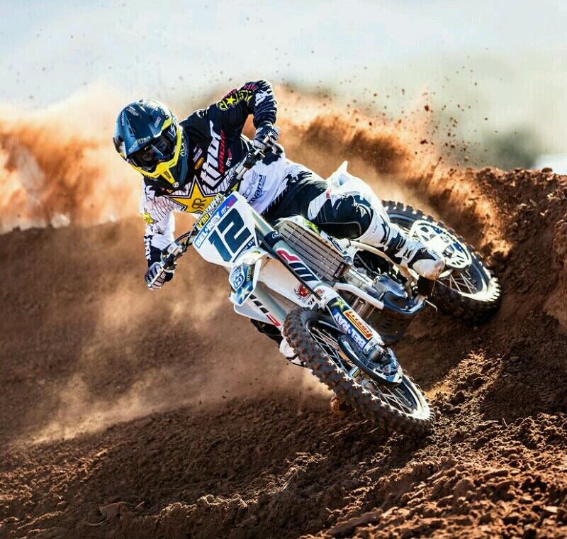 Tim Pabrikan Husqvarna MXGP Gunakan Helm Just1 Edisi Khusus