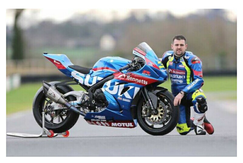 Michael Dunlop Pacu Suzuki GSX-R1000R di Isle of Man TT