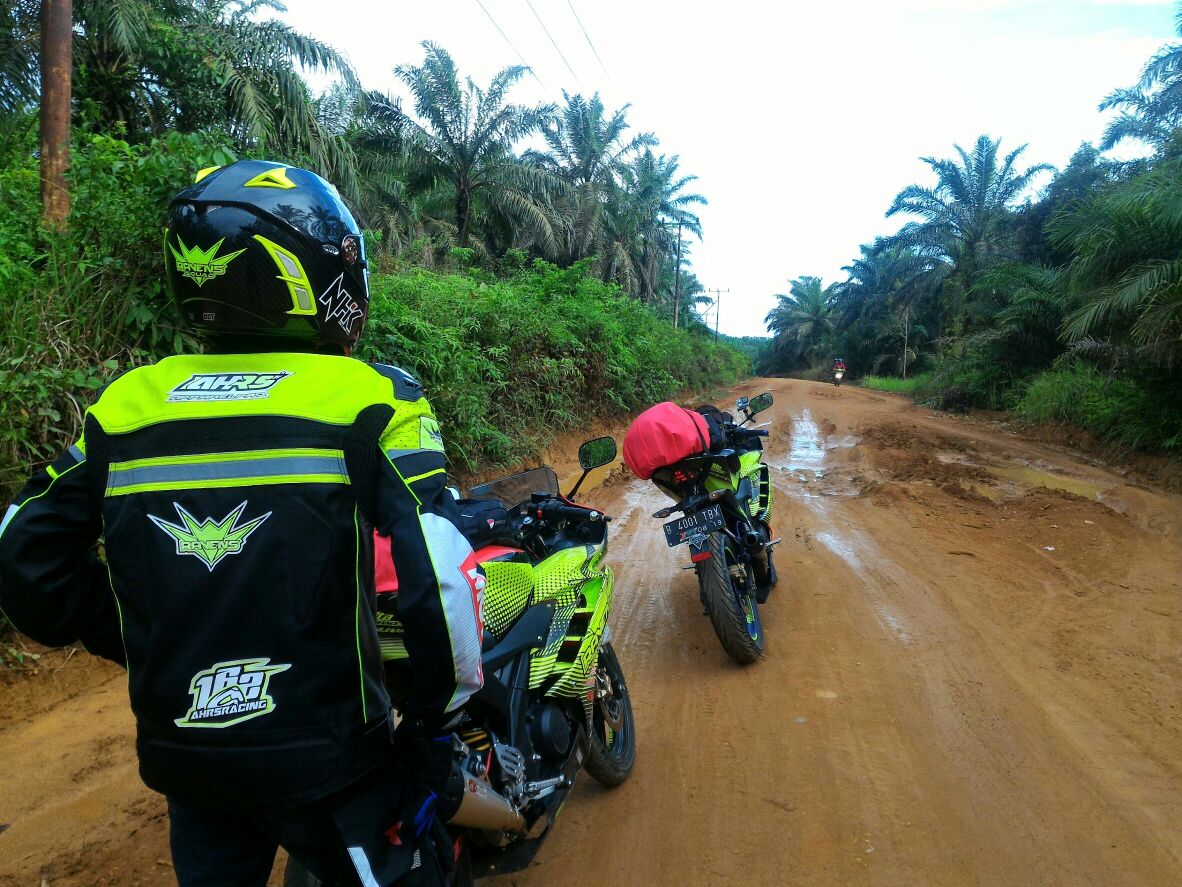 nikmatnya melintas jalur cornering hingga trek offroad