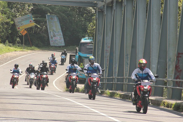 Touring Suzuki GSX-S150 Sukses Taklukan 1.500 KM