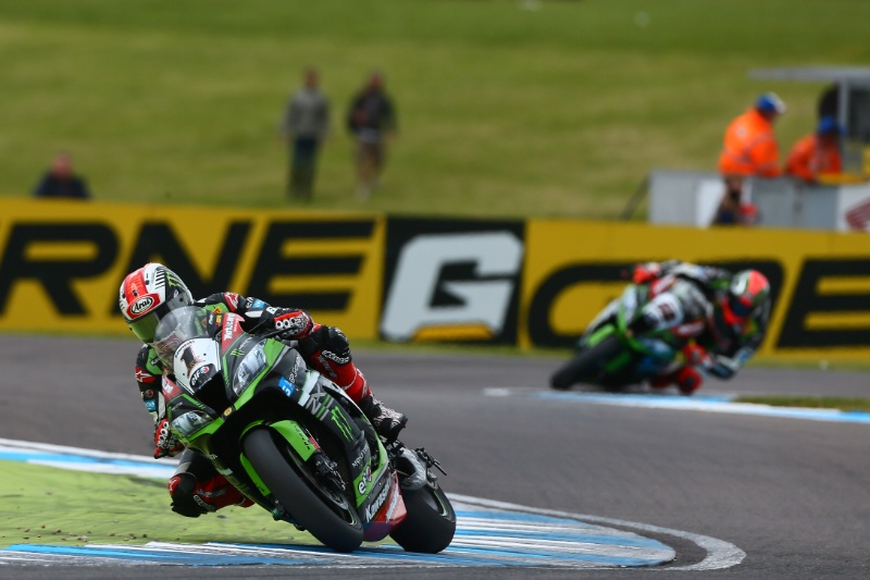 Jonathan Rea Persembahkan Podiumnya Buat Nicky Hayden