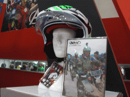 Helm Jokowi Saat Naik Motor di Papua Hanya Rp 375 Ribu di JFK 2017 Helm Jokowi Saat Naik Motor di Papua