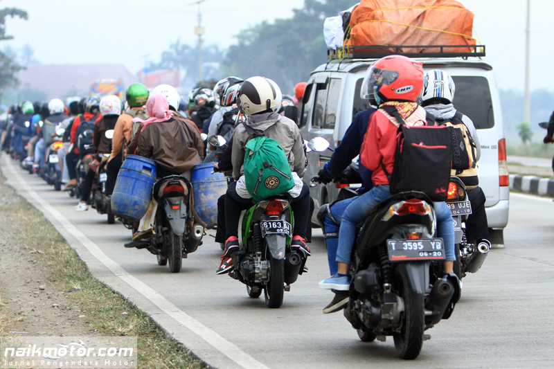 Tips Aman Bersepeda Motor Saat Arus Balik Mudik Lebaran Naik Motor