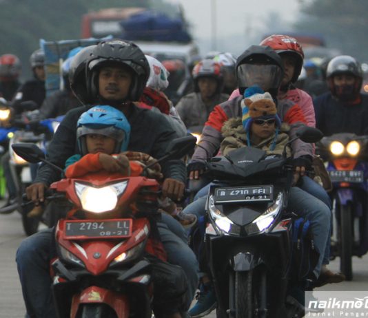 Potret Pemudik Naik Motor 2017 Bagian 2 Potret Pemudik Naik Motor 2017 Bagian 2