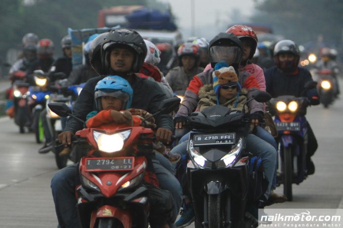 Potret Pemudik Naik Motor 2017 Bagian 2