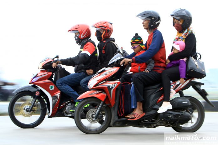 Potret Pemudik Naik Motor 2017 Bagian 3