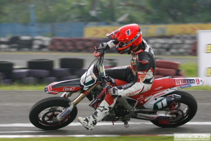 Kiat menjadi pembalap Supermoto