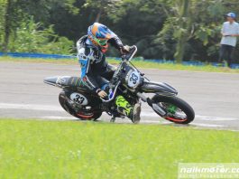 Aksi Para Pembalap di Galeri Foto Kejurnas Supermoto Sentul 2017 Galeri Foto Kejurnas Supermoto Sentul