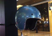 Helm Edisi Spesial Vespa Settantesimo