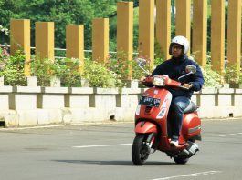 Begini Rasanya Naik Vespa 125 i-get