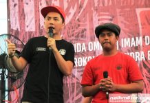 Penjual Soto Asal Jombang Terpilih Riding Bareng Artis di Motorbaik 2017 Penjual Soto Asal Jombang Terpilih Riding Bareng Artis di Motorbaik