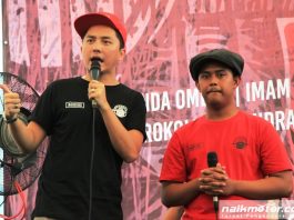 Penjual Soto Asal Jombang Terpilih Riding Bareng Artis di Motorbaik 2017 Penjual Soto Asal Jombang Terpilih Riding Bareng Artis di Motorbaik