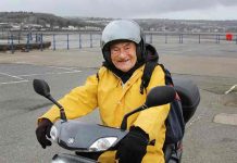 Kakek Umur 101 Tahun Ikut Ujian Bawa Motor di Jalan Raya Kakek Umur 101 Tahun