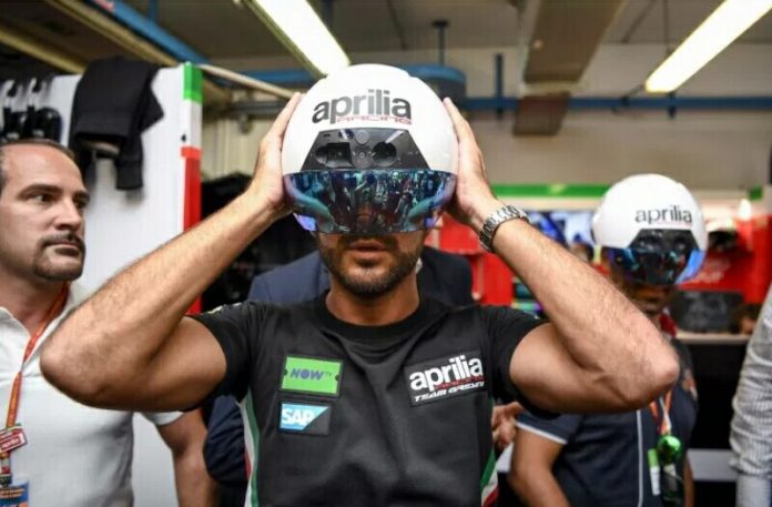 Aprilia Menampilkan Augmented Reality Helmet