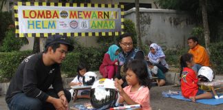 Kutu Region Jogja Gelar Lomba Mewarnai Helm Anak di Indonesia Scooter Festival 2017