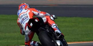 Casey Stoner Mengetes Ducati Panigale V4