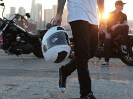 Helm Sena Momentum, Smart Helmet dengan Fitur Unit Komunikasi Helm Sena Momentum