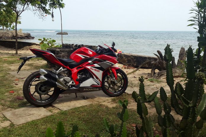 Memacu Keliaran Honda CBR250RR di Jalur Tangerang-Pantai Carita