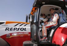 Lihat Keseruan Marquez dan Pedrosa Mengendarai Traktor Marquez dan Pedrosa mengendarai traktor