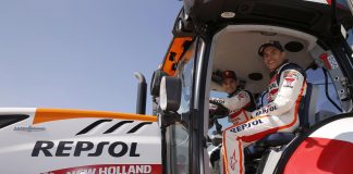 Marquez dan Pedrosa mengendarai traktor