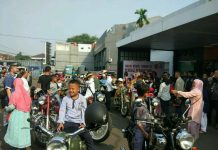 Unik, Khitanan Massal RORI Ajak Keliling Anak-anaknya Naik Royal Enfield Khitanan Massal RORI