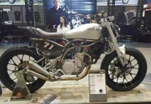 Motor Handmade CCM Spitfire FT6 Flat Tracker Nongol di Motocycle Live CCM Spitfire FT6 Flat Tracker