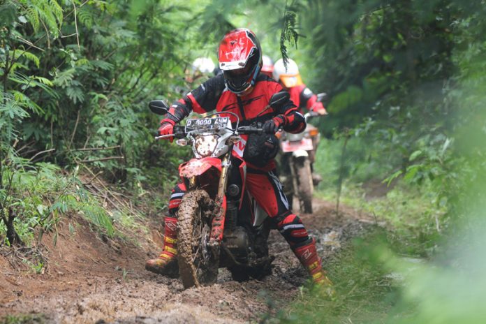 Tes Perdana Honda CRF150L Terabas Alam Bandung