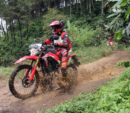 Rekaman Lensa Ketangguhan Honda CRF150L Melahap Bukit Moko Rekaman Lensa Ketangguhan Honda CRF150L Melahap Bukit Moko