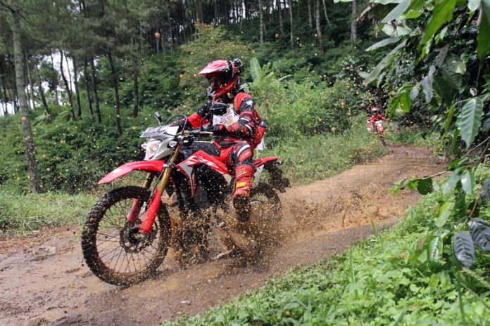 Rekaman Lensa Ketangguhan Honda CRF150L Melahap Bukit Moko