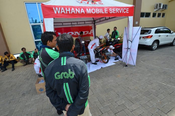 Wahana Honda Melakukan Perawatan Berkala Motor Ojek Online