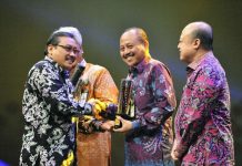 Pertamina Lubricants Meraih Platinum SNI Award 2017 Pertamina Lubricants Meraih Platinum SNI Award 2017