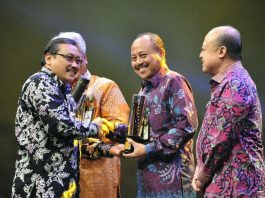 Pertamina Lubricants Meraih Platinum SNI Award 2017 Pertamina Lubricants Meraih Platinum SNI Award 2017