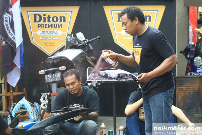 Cat Semprot Diton Premium