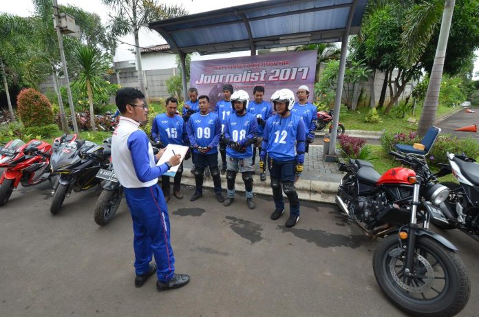 Jurnalis Berkompetisi Safety Riding dengan Rebel dan CB500X