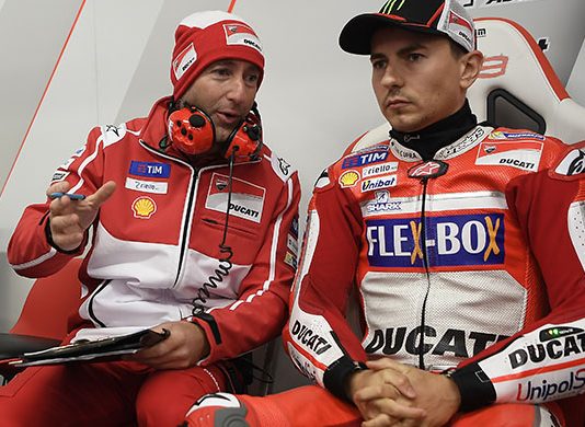 Chief Mechanic Ducati Salut Kepada Jorge Lorenzo Movistar Yamaha