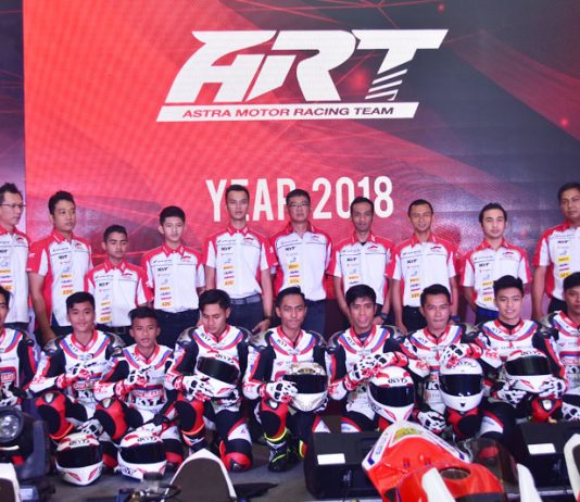 Ban Pirelli Jadi Sponsor Tim Balap Astra Motor Racing Team Trijaya Racing