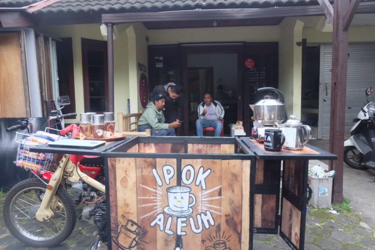 Modifikasi Honda C70 Ipok Aleuh Dudung SP: Kopi Keclak Rasa Nangka