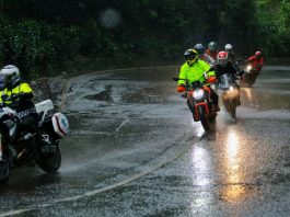 Diadang Hujan, Peserta KTM Orange Tour Jilid II Malah Membludak KTM Orange Tour