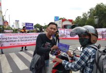Wahana Turun ke Jalan, Bagi Helm dan Kampanye Keselamatan Berkendara Wahana Turun ke Jalan