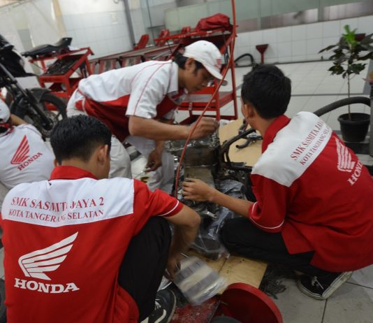 SMK Binaan Wahana Mendapat Bantuan Sarana Pendidikan SMK Binaan Wahana Mendapat Bantuan