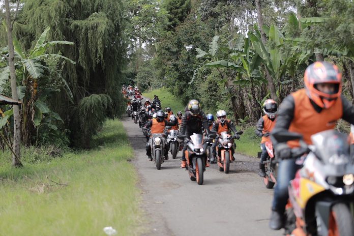 KTM Orange Tour Dari Bandung ke Pangandaran