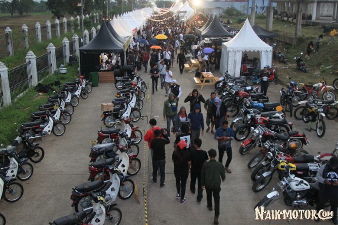 Parade Astrea Series di acara Astrea Cruisin BBQ Ride 2018 di Sport Jabar Arcamanik, 7 April 2018. Foto: Arif